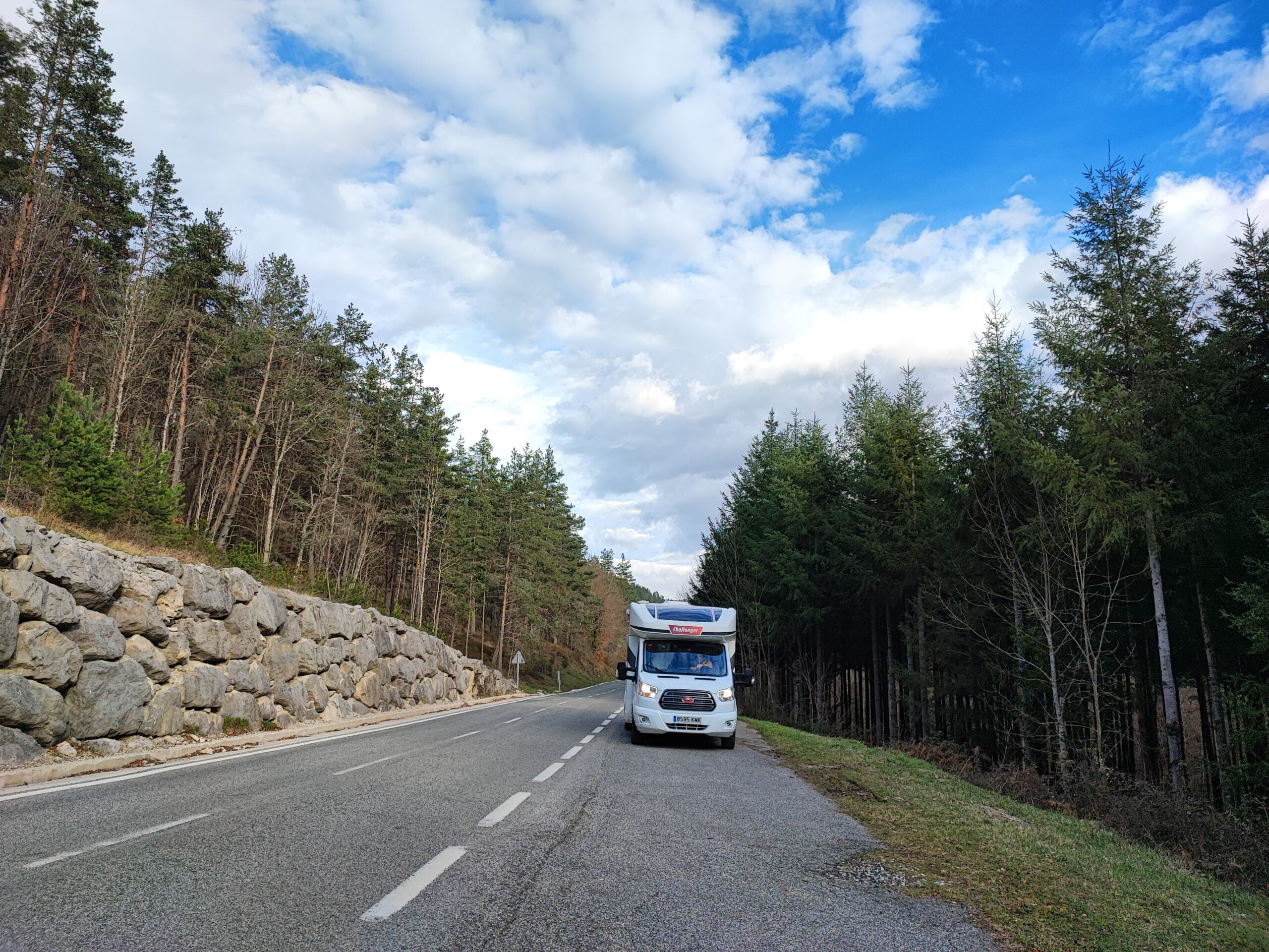 Conduciendo la autocaravana en Navarra por la Selva de Irati