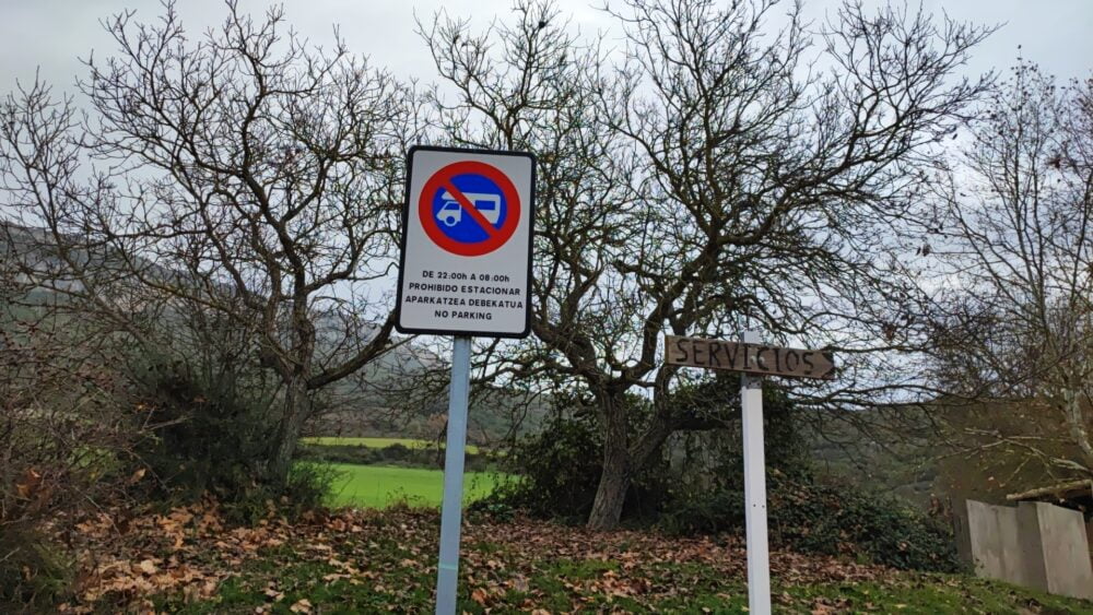 Pernottamenti vietati in camper in Navarra, nel parcheggio di Foz de Lumbier