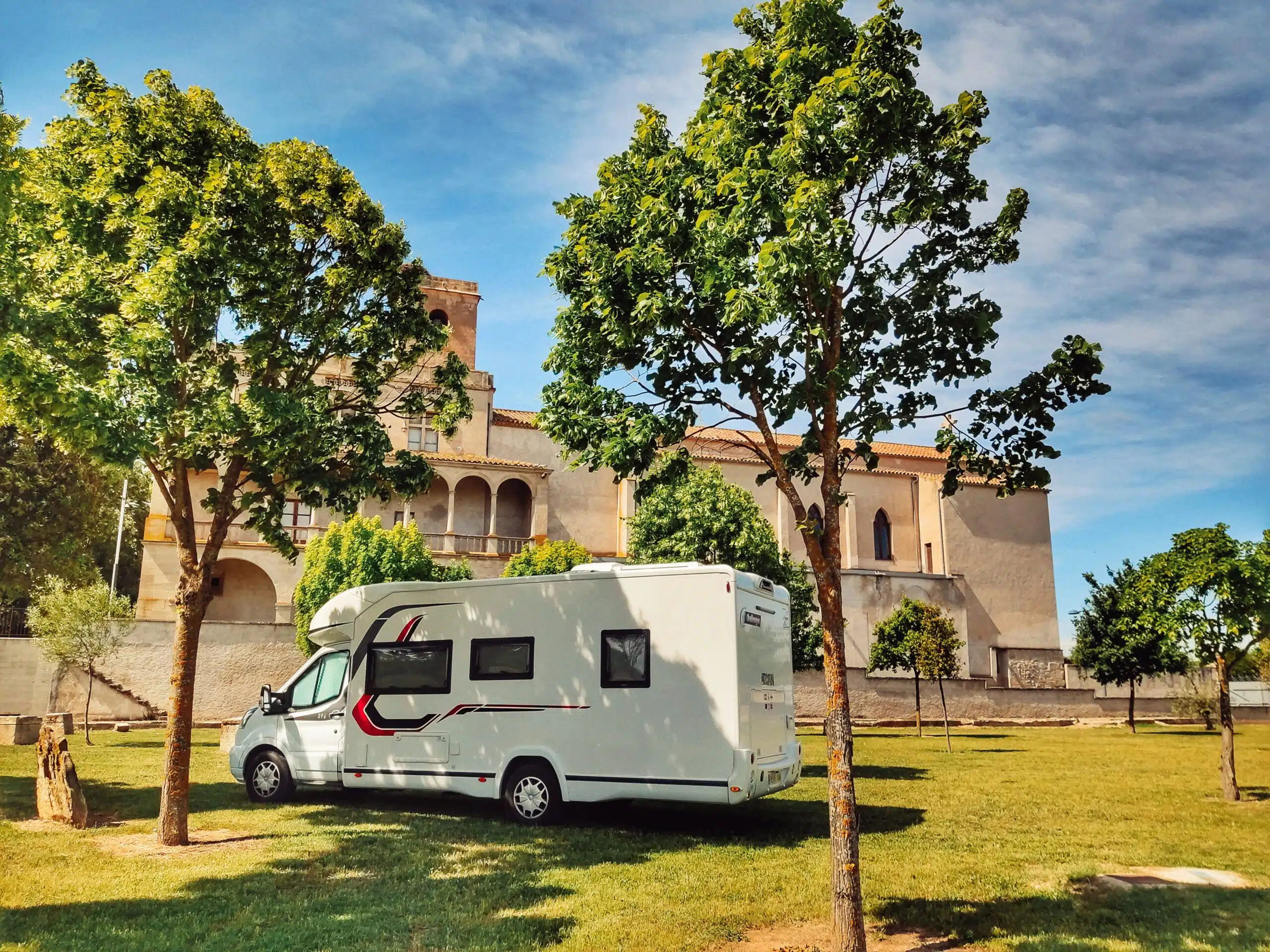 Parking de caravanas autocaravanas y furgonetas campers en