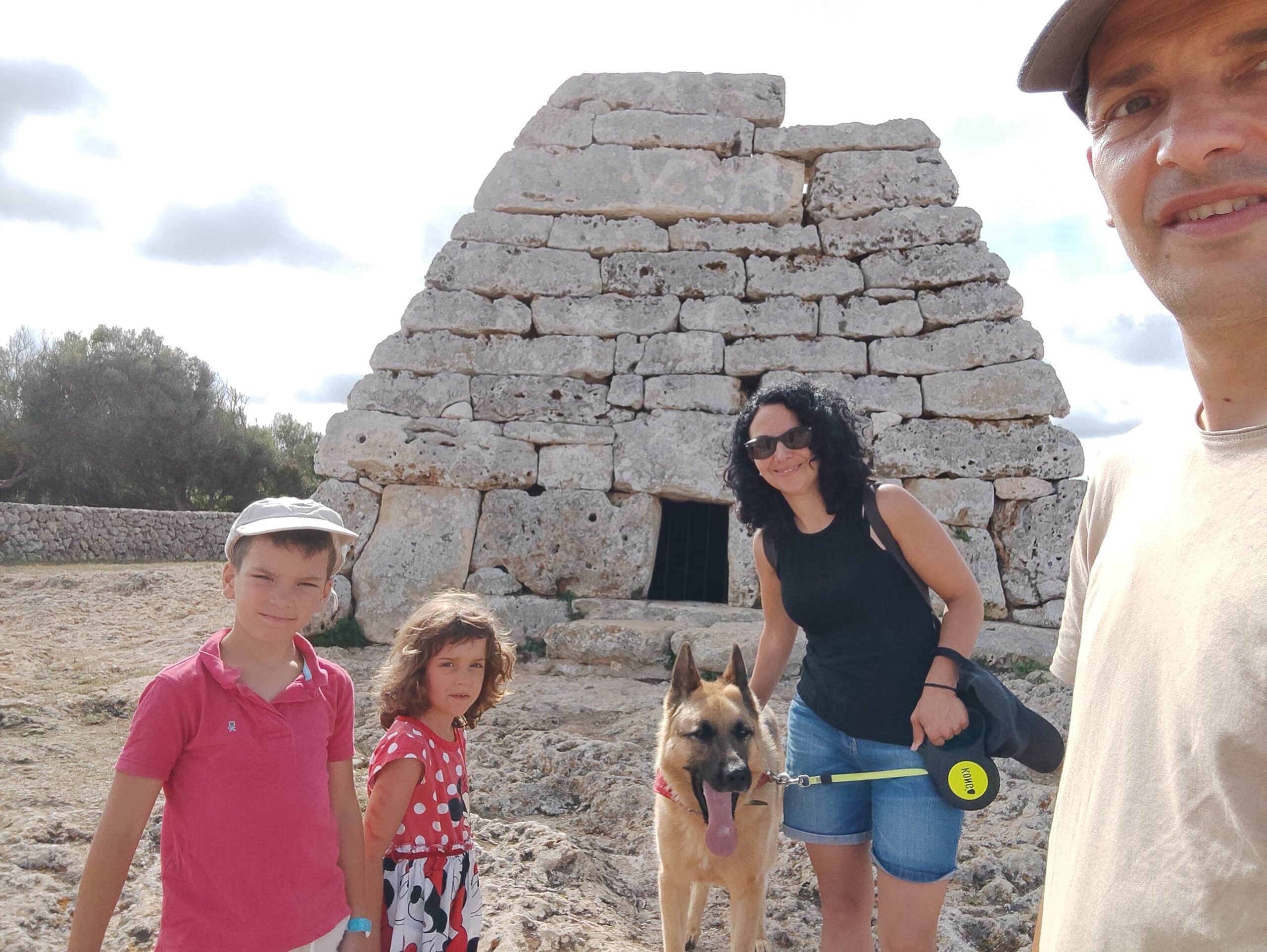 En este momento estás viendo Menorca con niños. Guía completa para unas vacaciones en familia en el paraíso