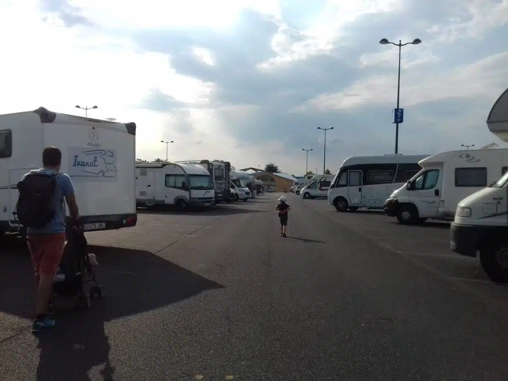 Parking autocaravanas León, Cerrado y seguro