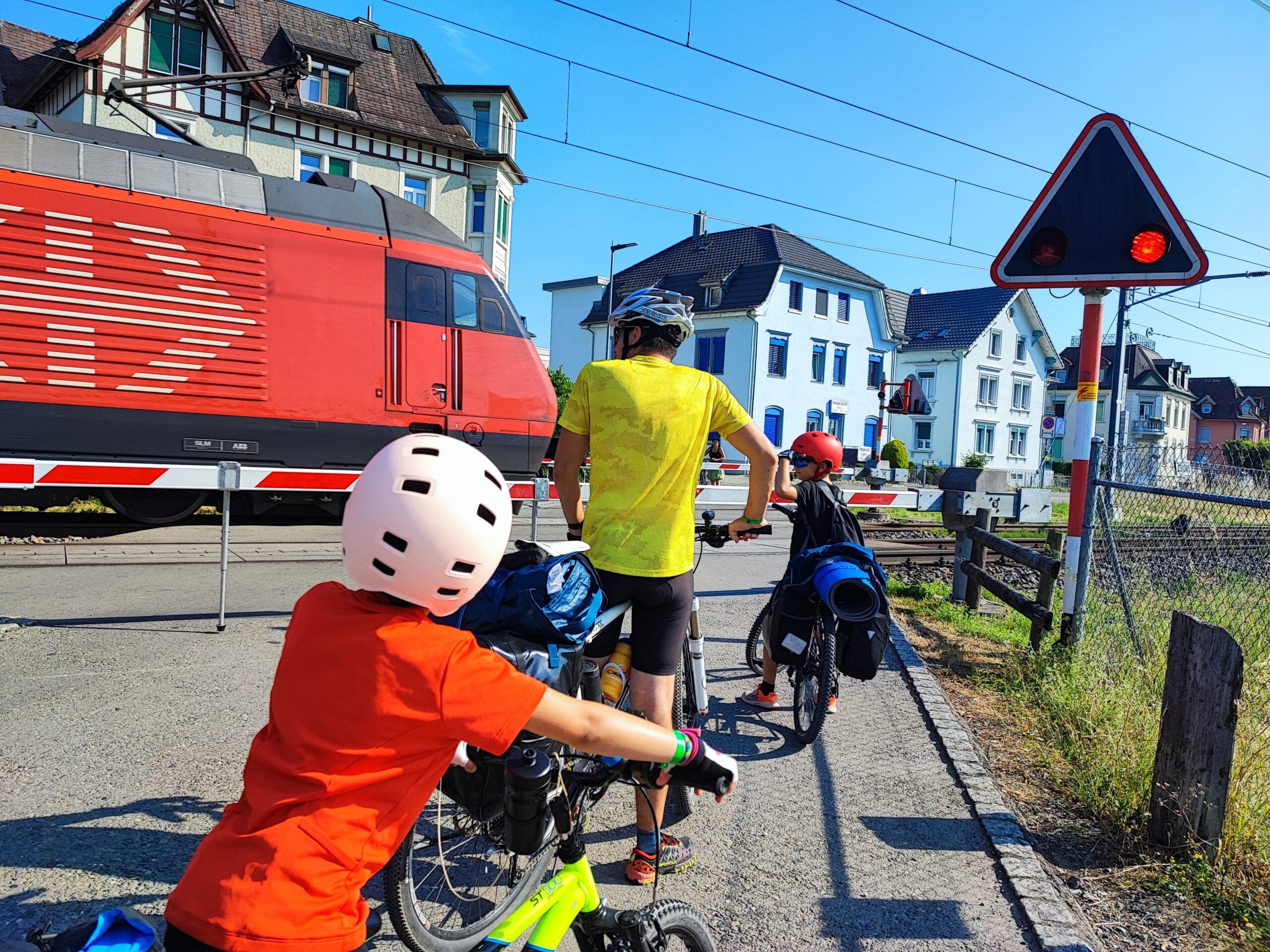 Vous regardez actuellement l'étape 2 : De la Suisse à l'Allemagne à vélo en entrant dans la ville qui donne son nom au lac de Constance : Constance
