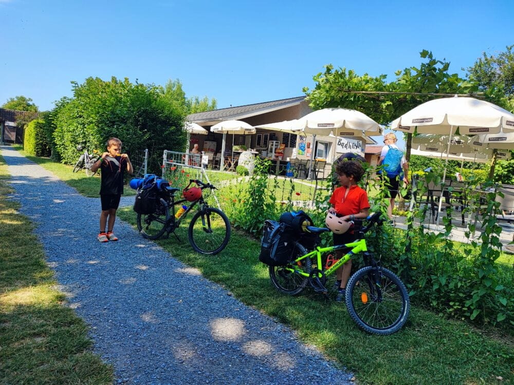 Bar suizo con cambio en euros, en un lugar estupendo durante nuestra ruta Lago Constanza