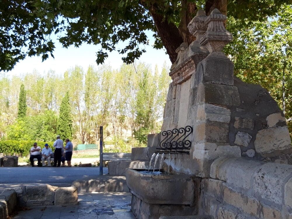 La fontaine d'Uclés aux 5 jets. Pour se marier, il y a un dicton dans la ville qui dit qu'il faut boire de l'eau du 5e tuyau.