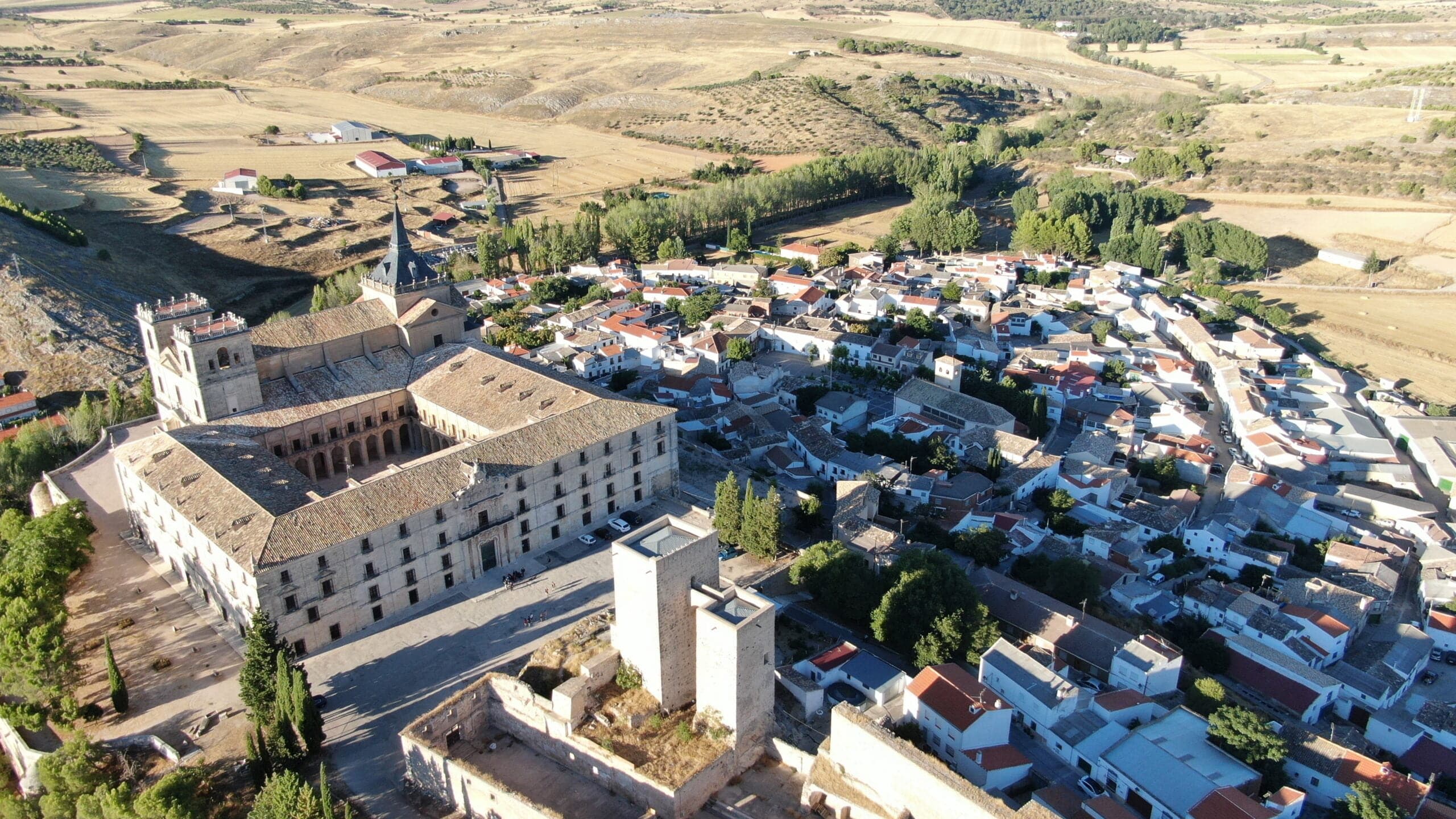 Uclés en Cuenca desde el aire