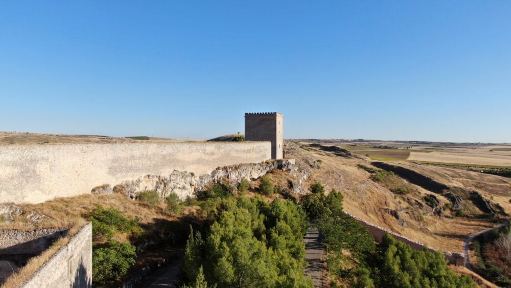 Las antiguas murallas de Uclés en Cuenca