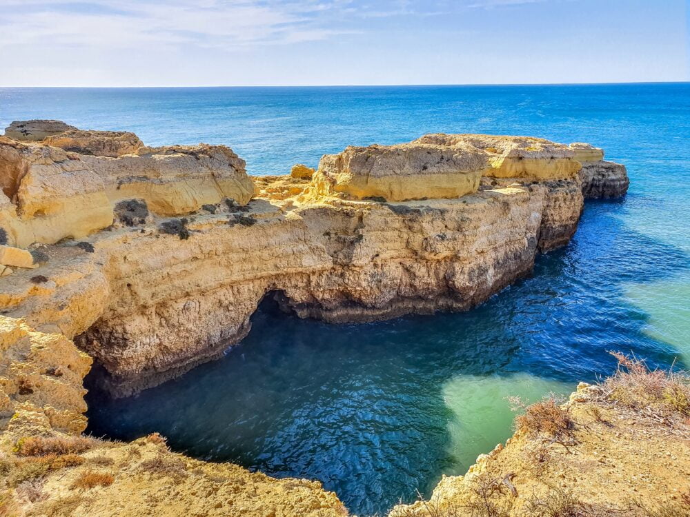 Algarve mit dem Wohnmobil auf einer Route durch Portugal mit einem Wohnmobil oder Camper. Foto von nextvoyag