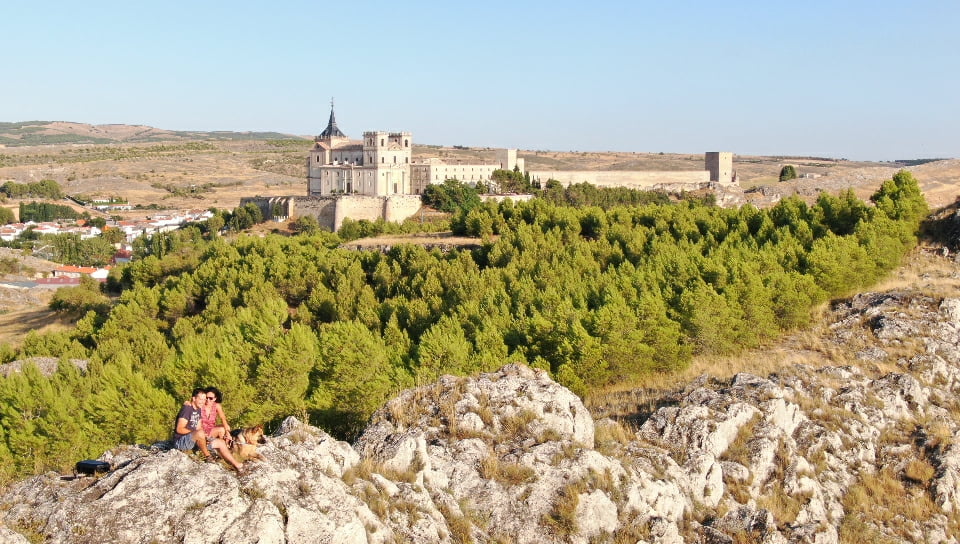 En los Picordos, detrás de la calzada romana y camino de Santiago de Uclés, con vistas preciosas.