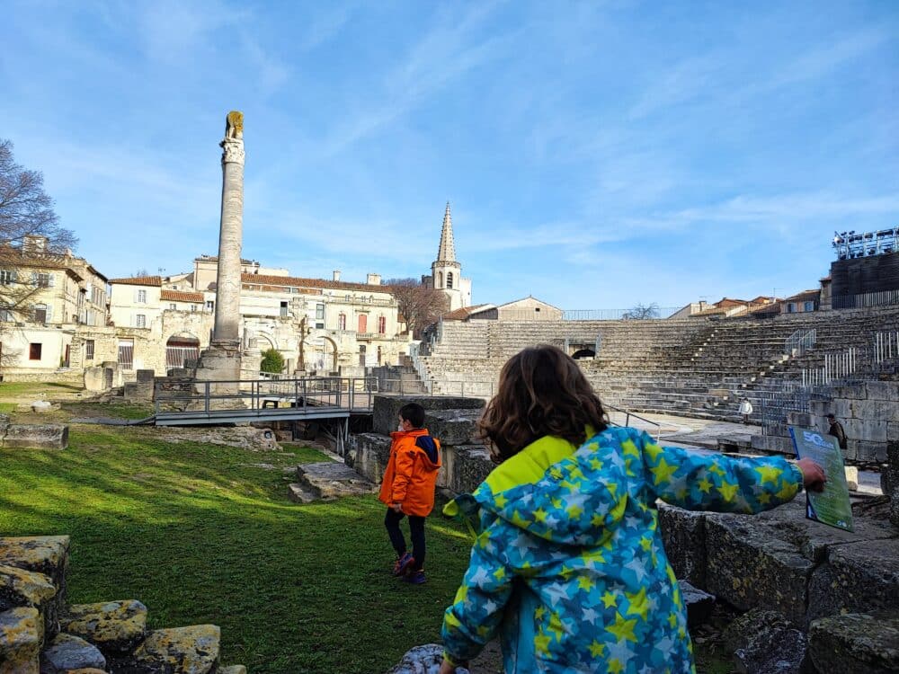 Römisches Theater, Arles mit dem Wohnmobil, wunderschön, aber es wird nicht empfohlen, hier zu parken und in einem Wohnmobil zu übernachten