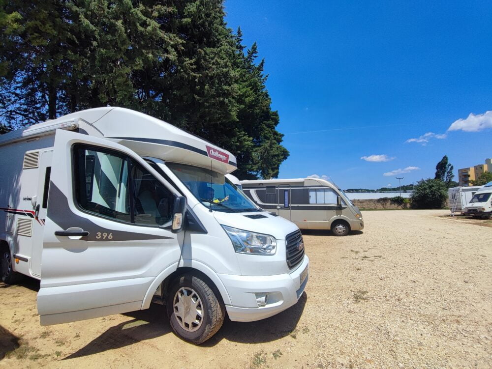 Wohnmobilgebiet von Montelimar, der Hauptstadt des Nougat in der Ardèche auf dem Weg mit dem Wohnmobil durch die Provence