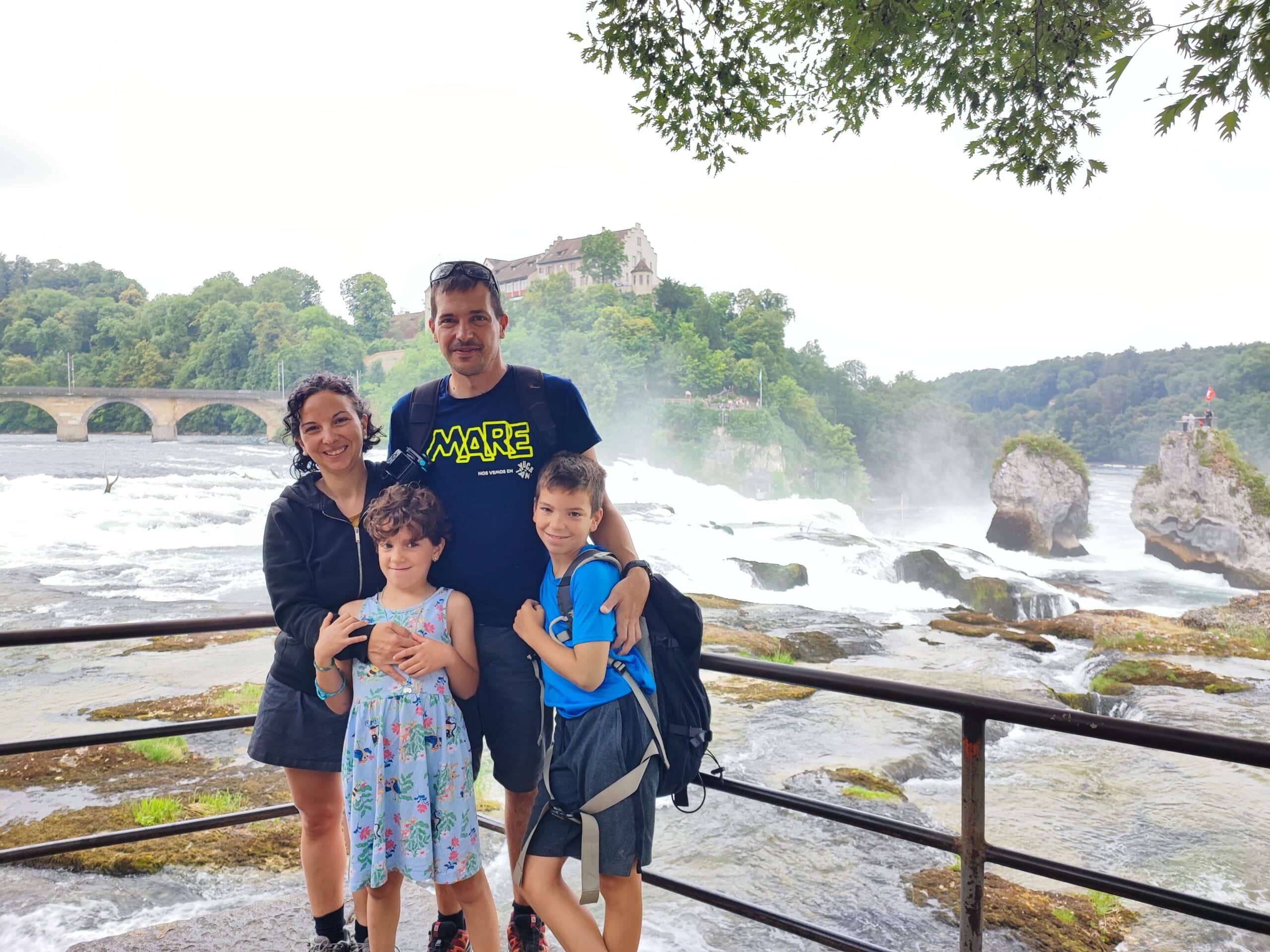 En este momento estás viendo Descubriendo el salto de agua más grande de Europa: las Cataratas del Rin en Suiza