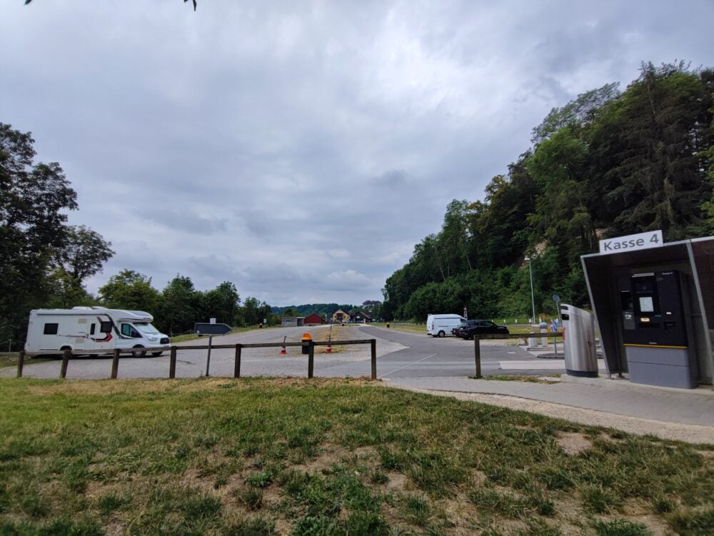 Estacionamento das Cataratas do Reno em motorhome no nosso caso, que é o de cima, bem sinalizado