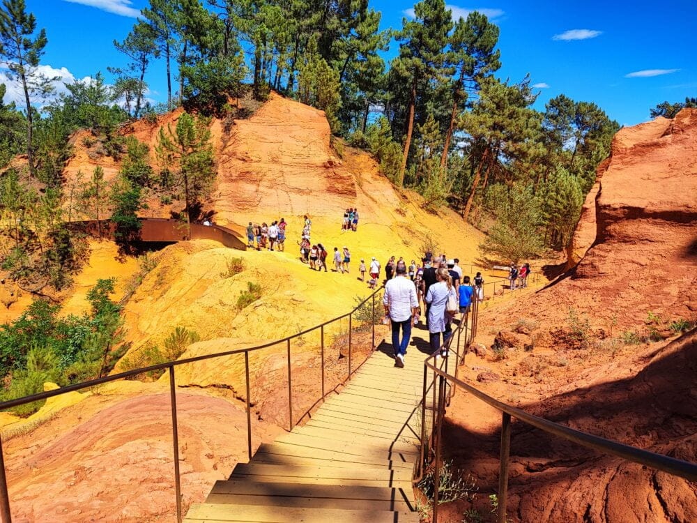 Visite des vieilles filles ocres de Rousillon, le Sentier des Ocres, en Provence en France