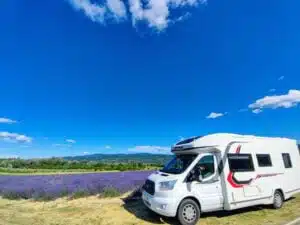 Llegeix més sobre l'article Rodant entre vinyes i espígol: Descobreix la Provença amb autocaravana!