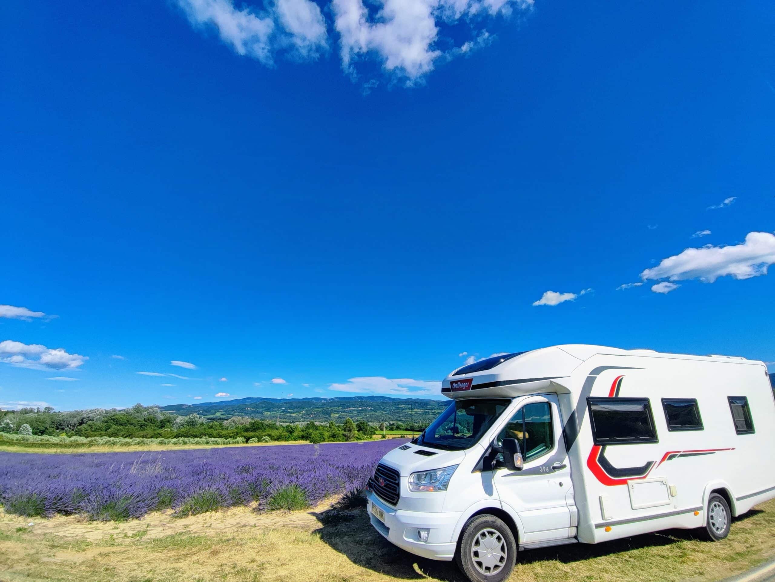 Leia mais sobre o artigo Rolando entre vinhedos e lavanda: Descubra a Provença em um motorhome!