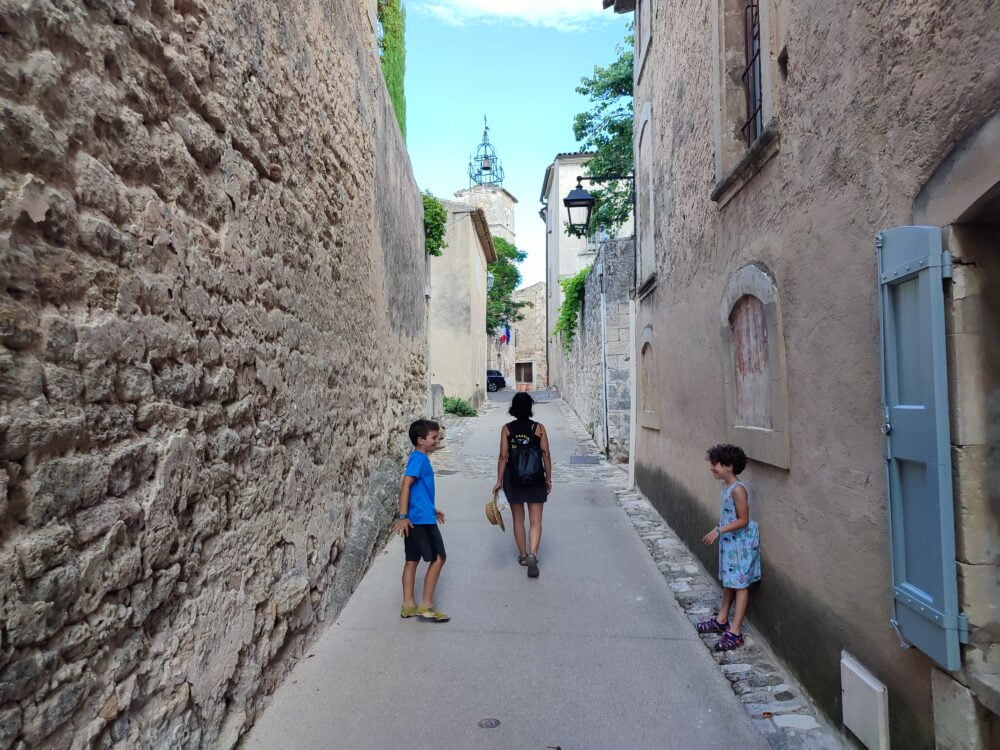 Streets of towns in Provence by motorhome