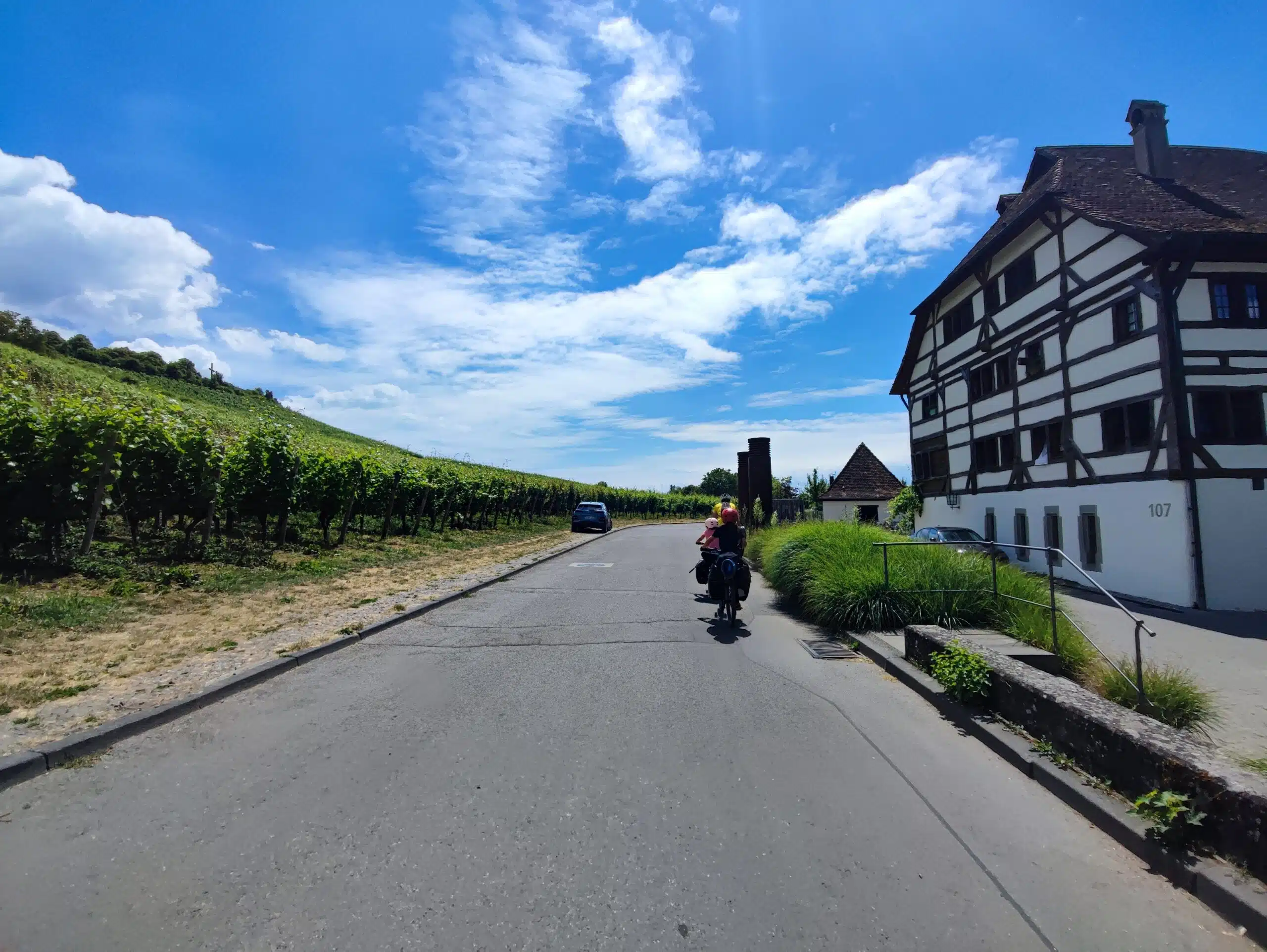 Étape 4 Lac de Constance à vélo : Visite de la ville médiévale des 2 châteaux du lac de Constance et du surprenant musée Zeppelin