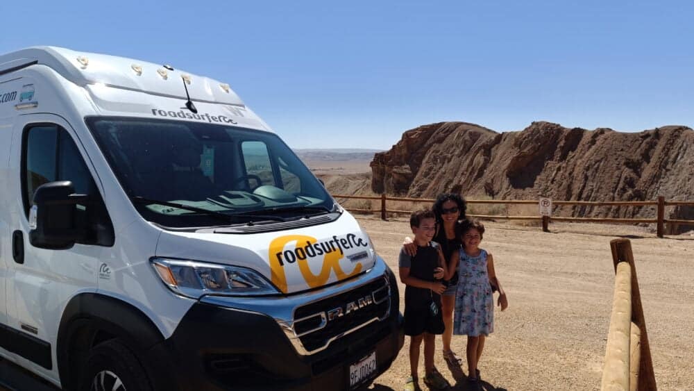 Con nuestra camper de alquiler en la Ruta 66 en autocaravavna que hicimmos a la altura del desierto de Mohave en Calico