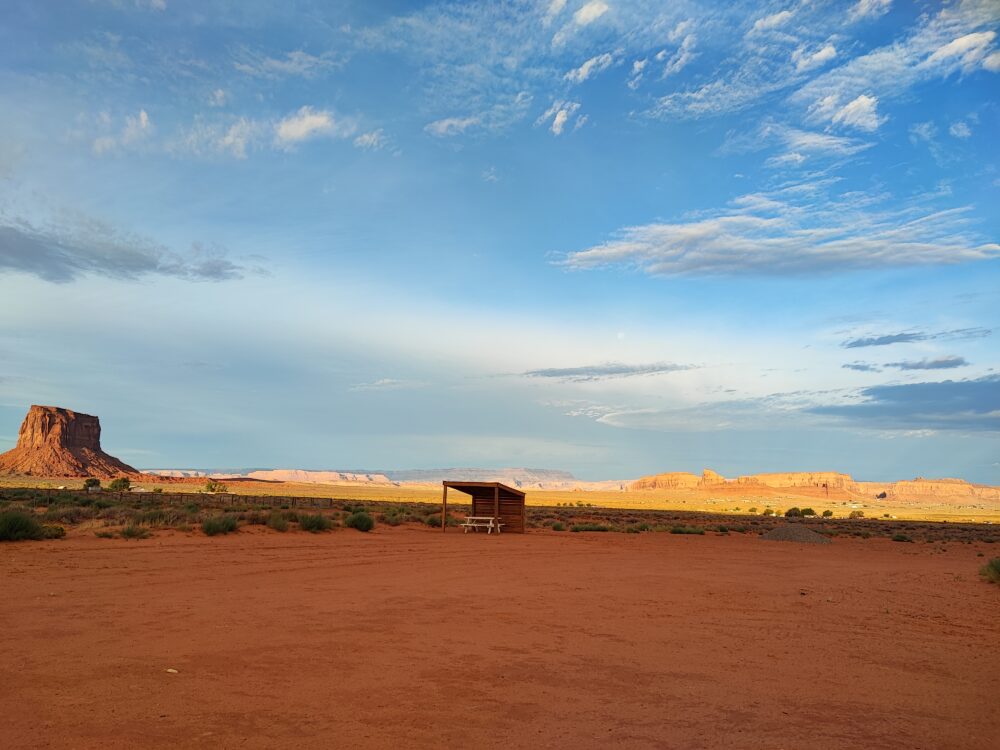 Beobachten Sie den schönsten Sonnenaufgang unserer Reise im Monumnet Valley