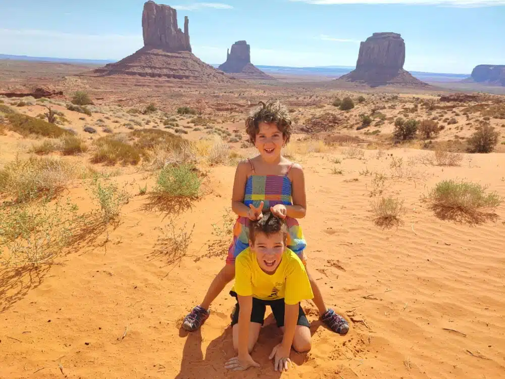 Nella Monument Valley lungo un percorso a piedi