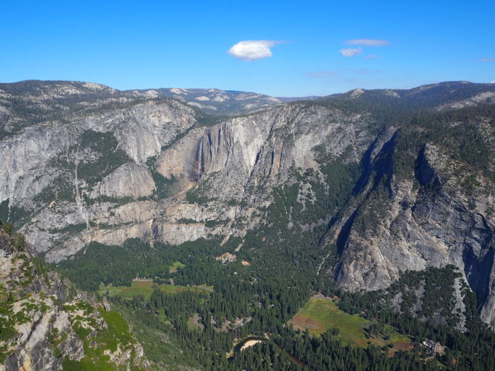 El valle de Yosemmite visto desde Glacier Point, uno de los mejores miradores aéreos