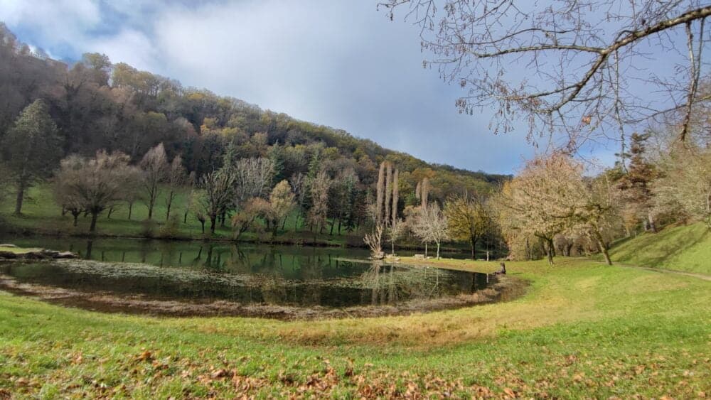 Lago Caylus, em frente à área de autocaravanas Caylus