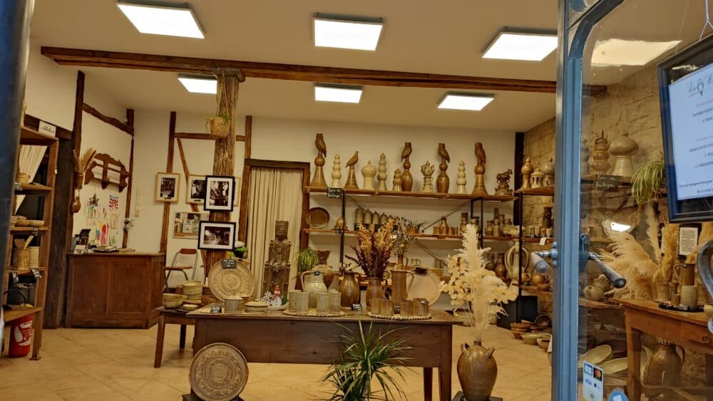 Tienda de artesanía de cerámica en Caylus