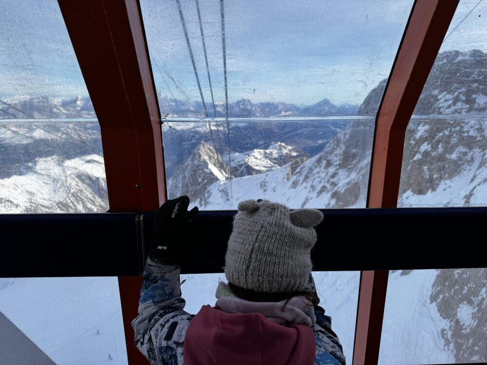 Montées sur le téléphérique de la Marmolada qui monte à Punta Rocca depuis Malga Ciapela