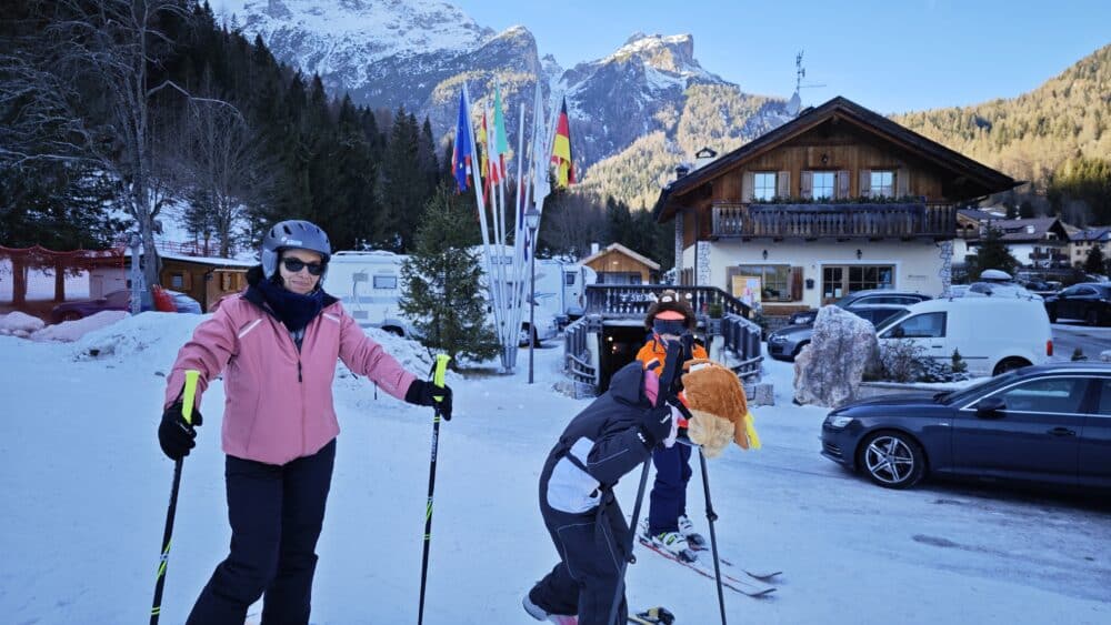 Sulle piste da sci della Val di Zoldo, a Pecol, di fronte al campeggio Civetta, dove abbiamo soggiornato.