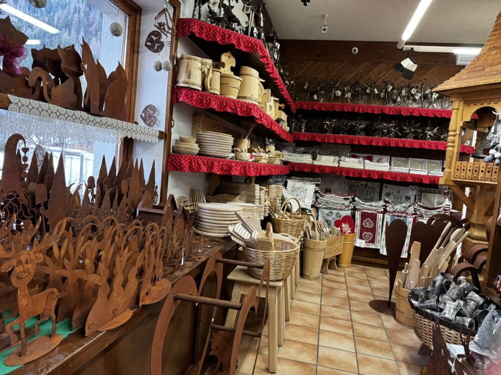 Tienda de artesanía de hierro forjado y madera de Sottoguda