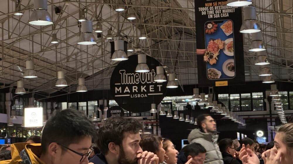 Time Out Market, tipo el Nacional de Barcelona, donde comer  o cenar en Lisboa con niños de forma divertida en un mercado local