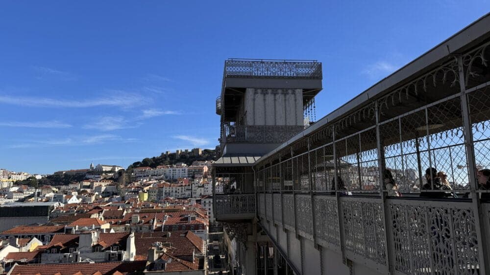 Mirador de Santa Justa, un mirador con un ascensor de hierro precioso