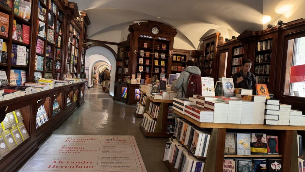 Librería Bertrand de Lisboa, récord Guinness como la librería más antigua del mundo todavía abierta hoy