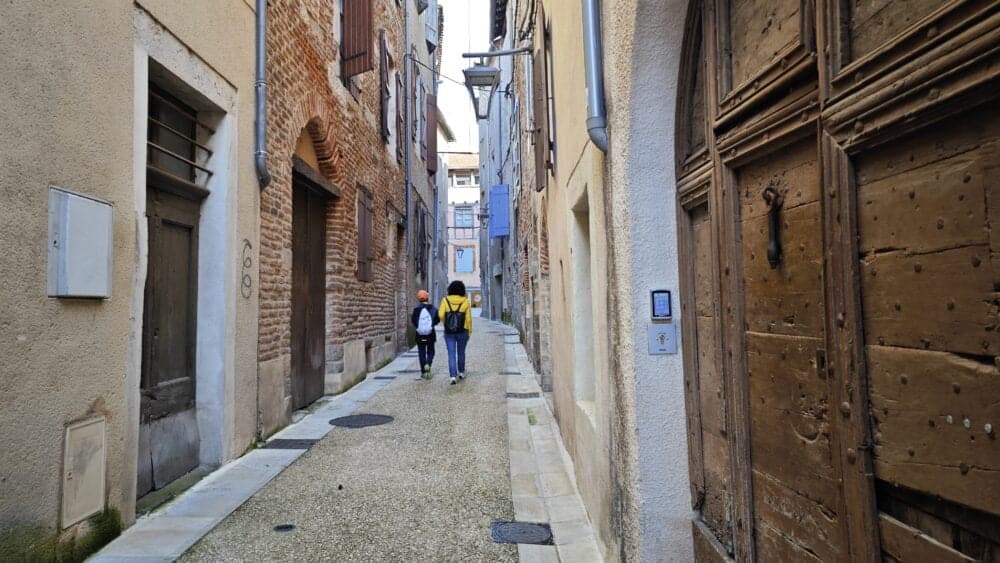 Callejón del casco antiguo medieval de Cahors