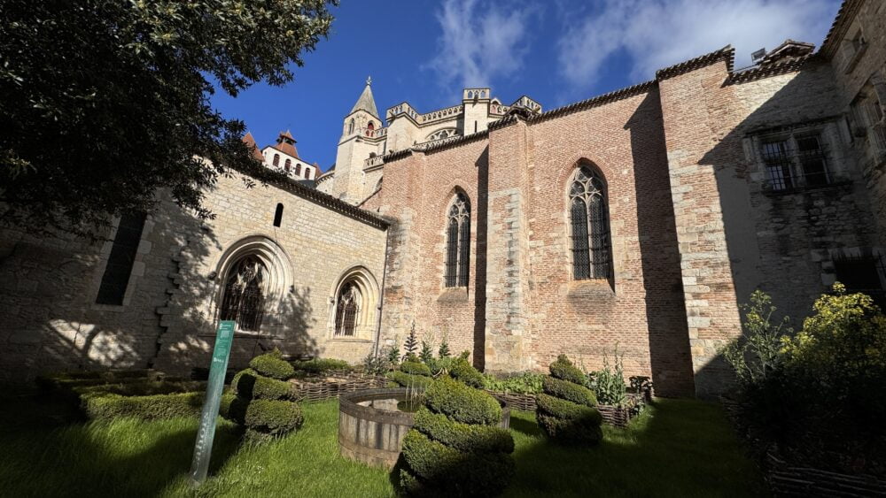 Jardín secreto detrás de la Catedral de Cahors