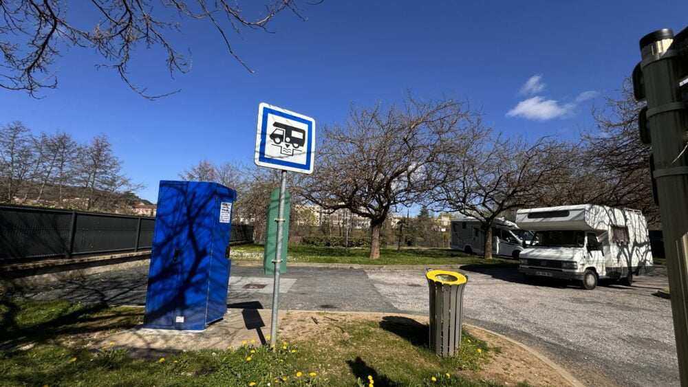 Área de autocaravanas de Cahors para pernoctar y visitar Cahors en autocaravana o camper