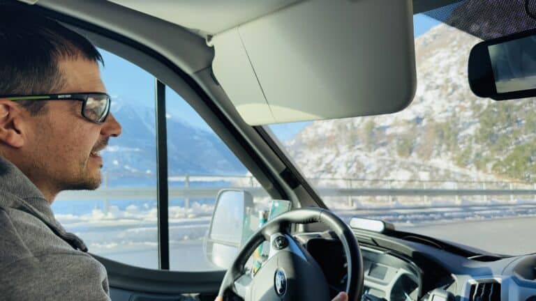 Conduint per la vall que et porta a Aletsch Arena, a prop de Mörel a Suïssa