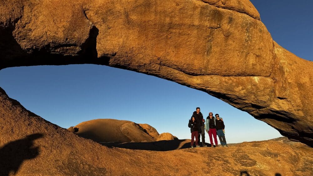 En el arco de Spitzkoppe en Namibia