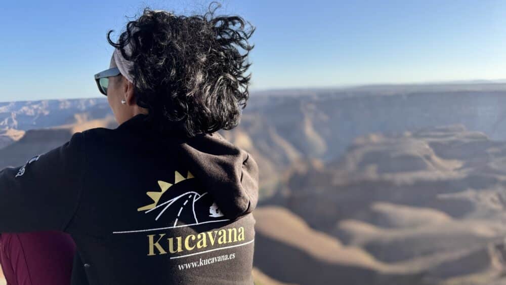 Soledad total contemplando el Fish Riveer Canyon en Namibia