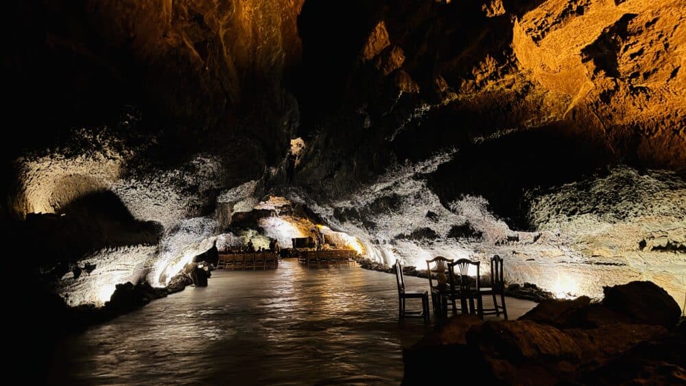 Sala auditorio dentro de la Cueva de los Verdes, ideal por su acústica