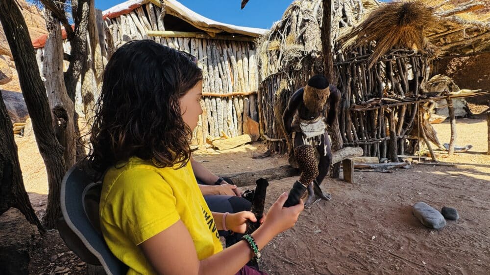 Damara Living Museum de Namibia donde pudimos conocer la cultura de los Damara, una tribu que habla con clics