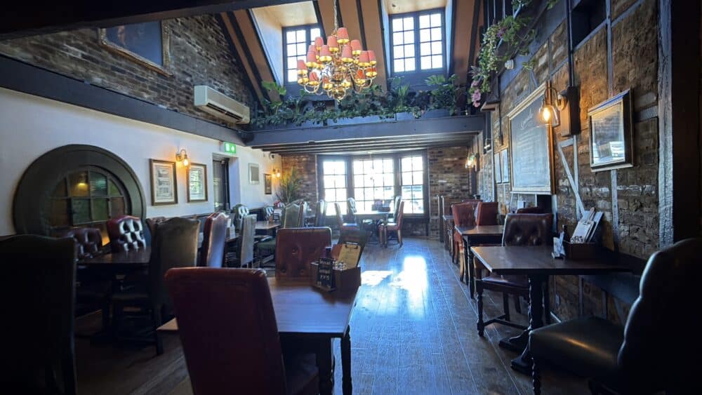 Pub antiguo a orillas del Támesis The Anchor Bankside donde estuvimos comiendo un buen fish and chips