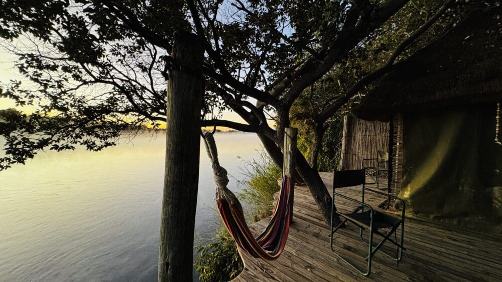 Puesta de sol sobre el río Okavango desde nuestra cabaña en Ngepi Camp, Caprivi Namibia