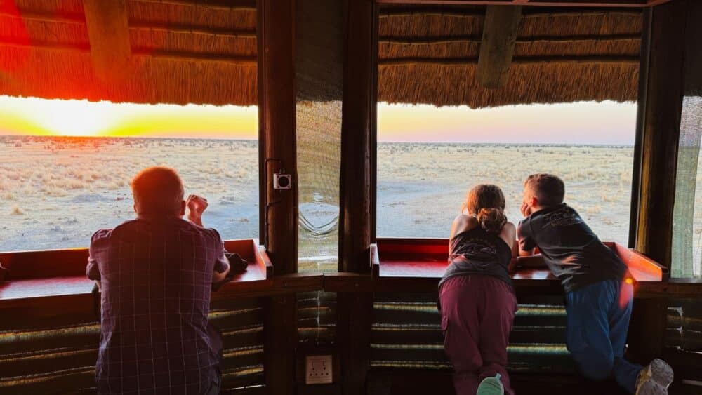 Sonnenuntergang vom Aussichtspunkt Olifantsrus Camp im Etosha-Nationalpark, Namibia