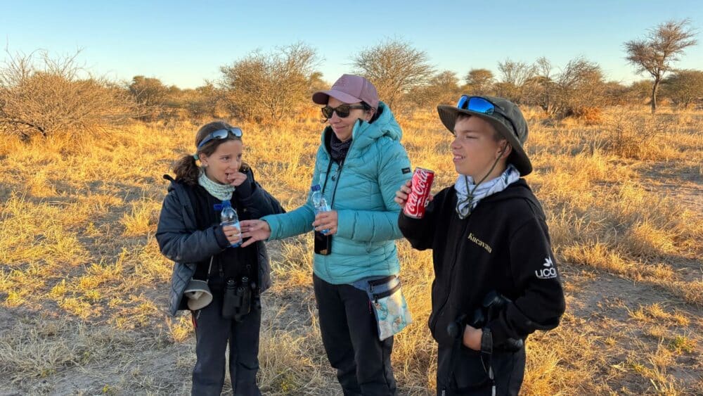 Mis hijos durante el descanso del Rhino Drive en Waterberg