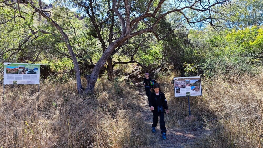 Senderos señalizados en Waterberg Wilderness Lodge, Namibia